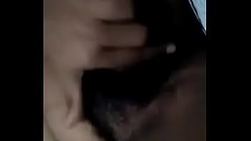 Reproducir Chica bangladesí muestra sus tetas y su coño