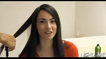 play La belle brune noelle bonked au point orgasmique