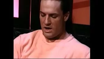 تشغيل بيمبو قرنية يحصل بوسها يؤكل ثم مارس الجنس