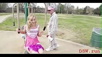 Reproducir Chupando bazuca de carne y lamiendo bolas juntas por la asombrosa alexa grace