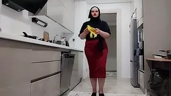 Play My beautiful arabian stepmom is flirting with me.