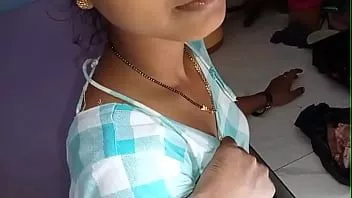 चलाएँ गांव की हॉट प्रिया भाभी की आवाज के साथ प्रेमी के साथ सेक्स