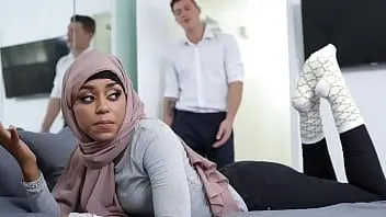 Redare Sora vitregă musulmană religioasă păcălită în păsărică de fratele ei vitreg (milu blaze)