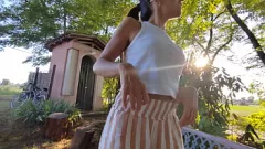 Reproducir Aventura sexual en público: Maya es follada al aire libre por una pareja con una gran polla