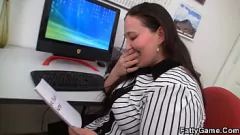 Play Chubby Office MILF with Huge Ass and Big Tits Seductively Seduces Client