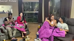 play 出轨的金发少女在异族三人行中被奶油