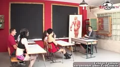 تشغيل ألمانية في سن المراهقة تحصل على المشاغب مع معلمتها في المدرسة - تبادل الأدوار الإباحية