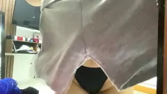 play 业余相机在内衣中捕获纹身的邻居