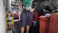 Reproducir Cumshot, tetas y dedos: Buddy Play with Nerd y Tire Shop Worker