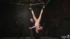 play Suspendat și neputincios: Experiența de orgasm BDSM de la Olivia Owens
