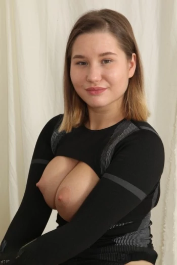 Pornoster Amalia Davis