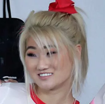 色情明星 Sofia Su