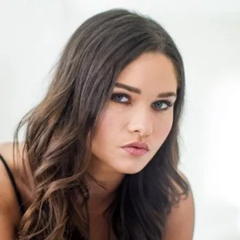 色情明星 Zoe Bloom